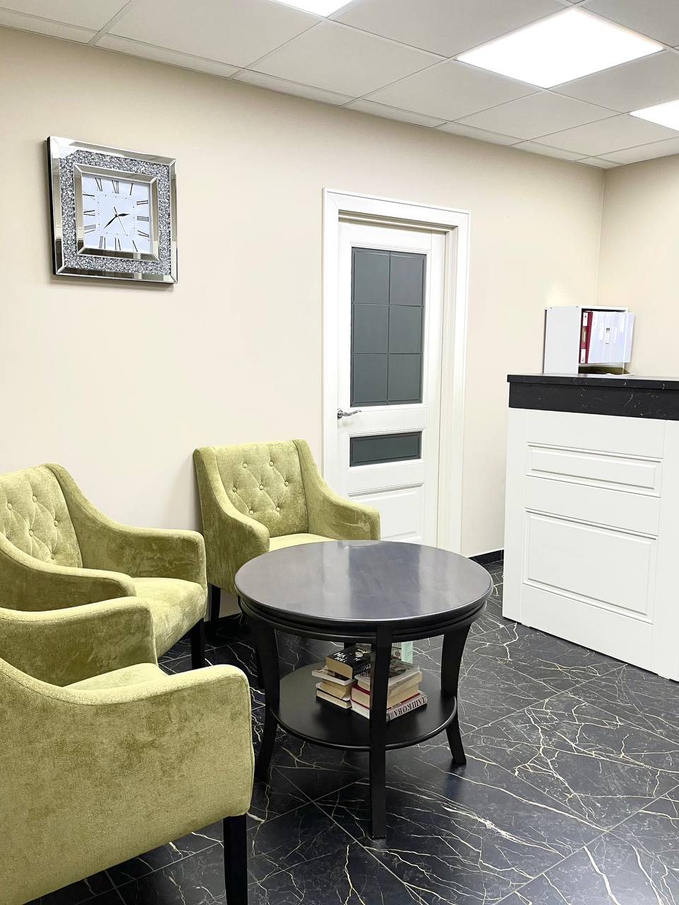 Зона ожидания Carat Clinic
